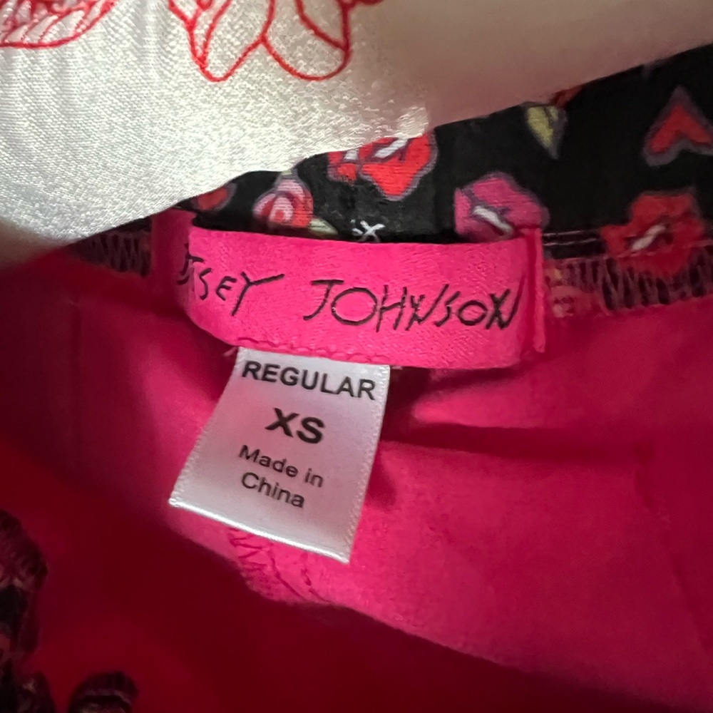 Betsey Johnson scrub pants with iconic BJ logo heart button -  Size: XS regular - Picture 5 of 5